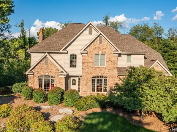 3131 Beach Lake Dr W, Milford, MI 48380