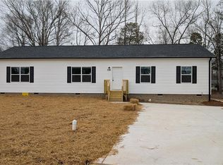 2196 Meadow Ridge Rd, Burlington, NC 27217