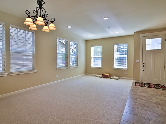 2nd image of 16922 NE 120th St
