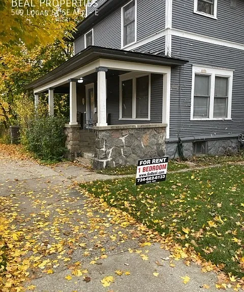 549 Logan St SE #E — Photo 4