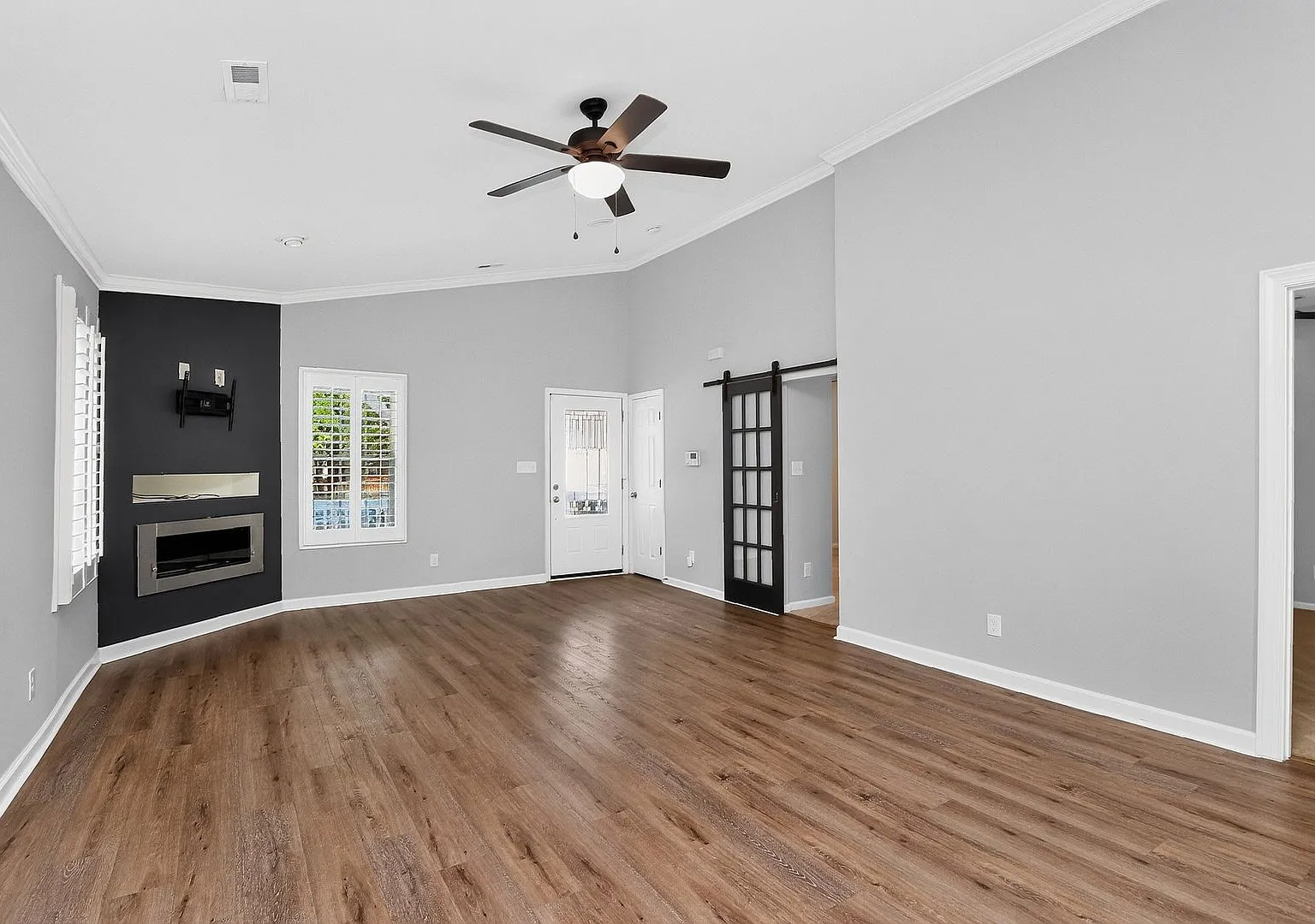 Gorgeous 3 Bedroom Home in Belmont Neighborhood! — Photo 4
