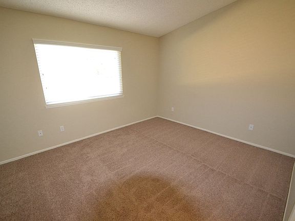 5th image of 6114 Laura Ln
