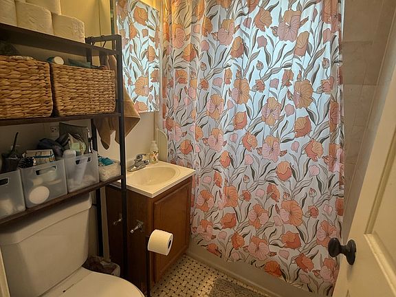 5th image of 3443 N Lakewood Ave #2