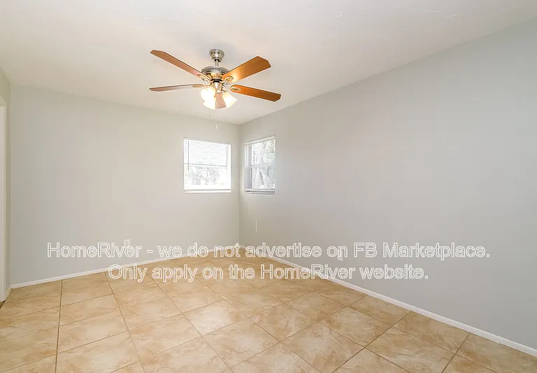 1628 Arizona Ave NE — Photo 9