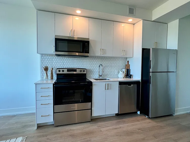 2070 Scott St — Photo 32