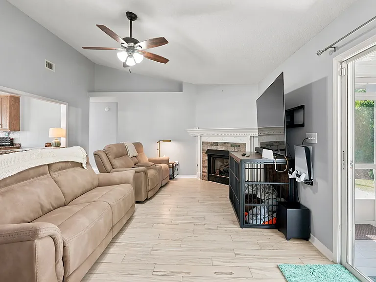 4761 Connor Dr — Photo 5