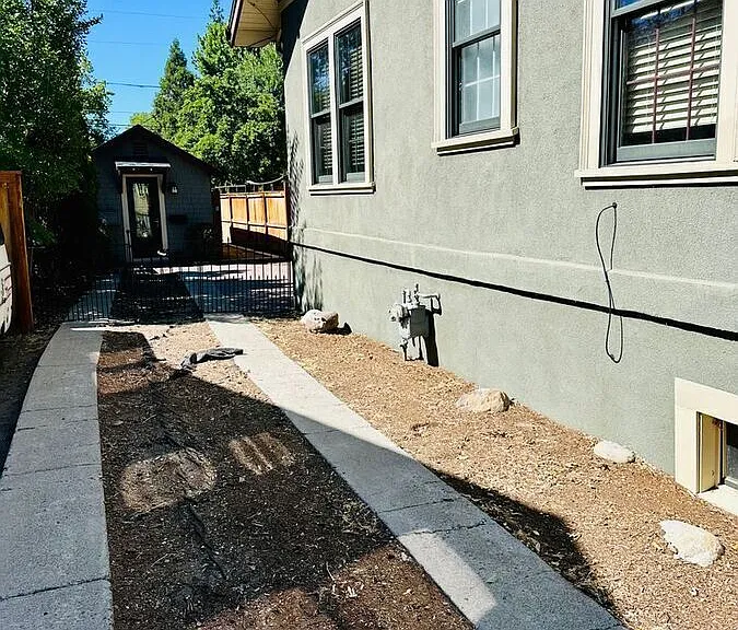 588 Marsh Ave — Photo 6