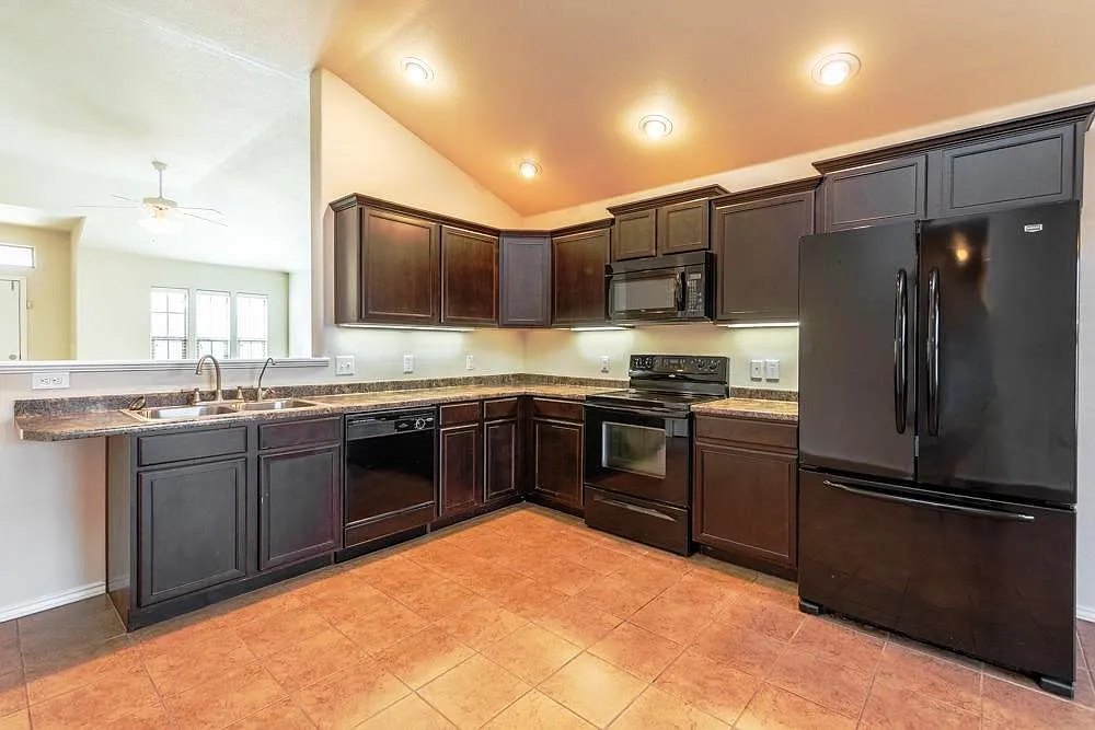 3 bed, 1449 sqft, $1,600 — Photo 4