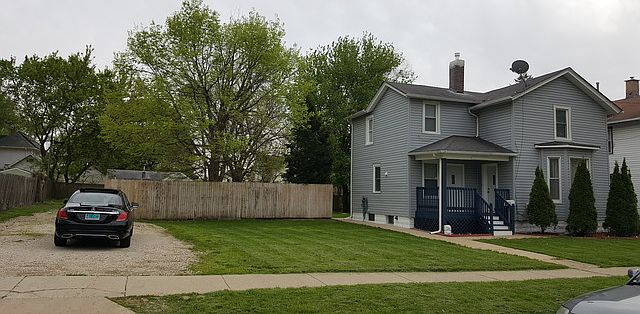 1st image of 807 E Benton St