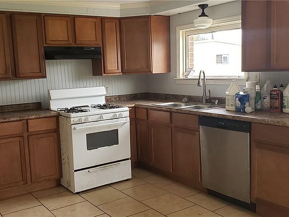 3rd image of 1621 Winterhalter St