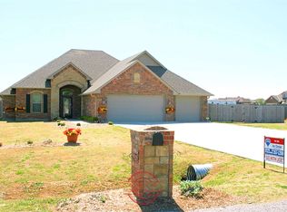 329 Lake Crest Dr, Lawton, OK 73507