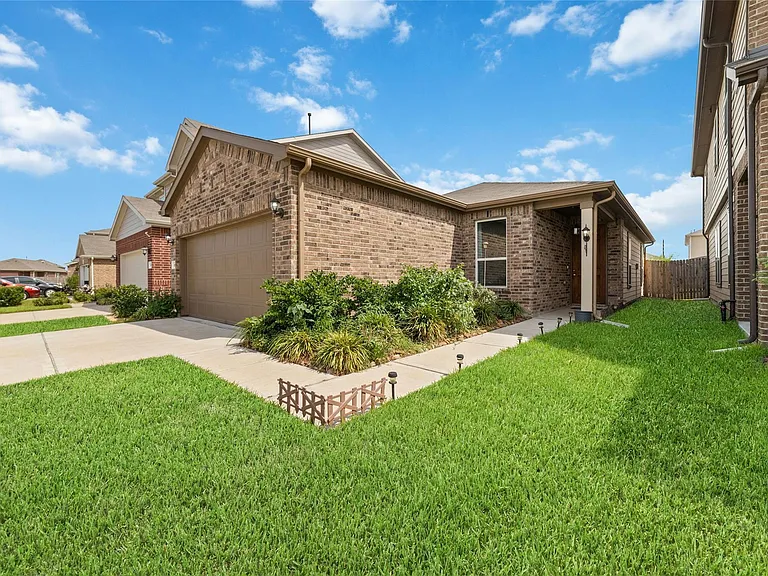 16615 Chill Brook Dr — Photo 3