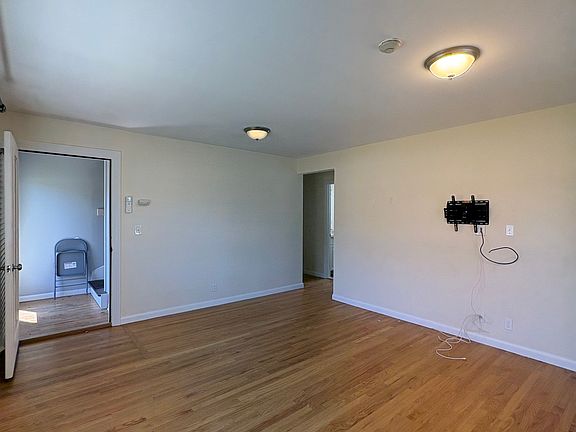 3rd image of 5555 Post Rd Floor 2
