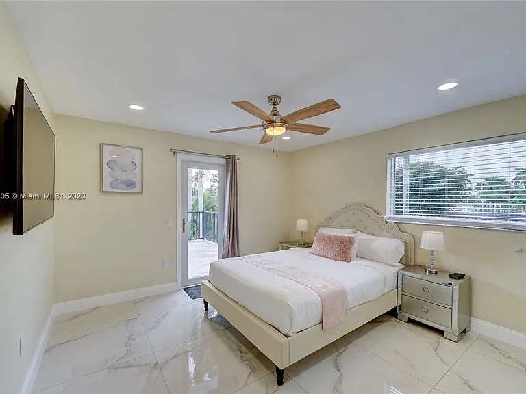 1109 Hollywood Blvd — Photo 43