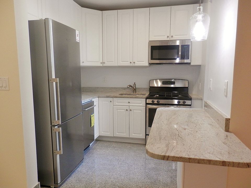 1st image of 881 Washington Ave APT 3