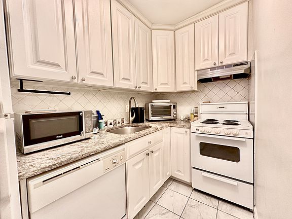 5th image of 817 E Broadway APT 1