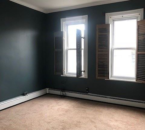 4th image of 618 Walnut St