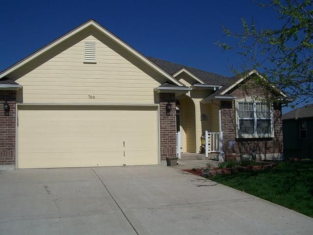 1st image of 700 Lakeview Dr