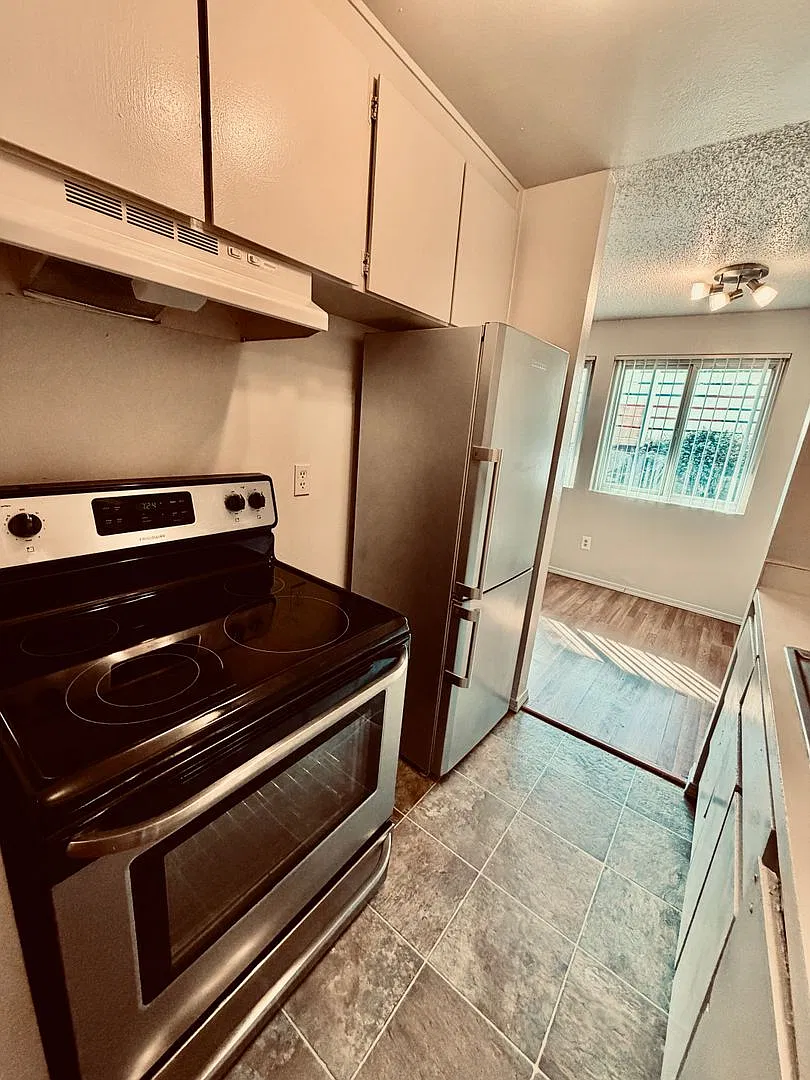 Admirals Apartments — Photo 2