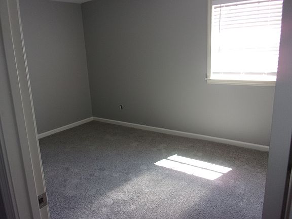 2nd image of 1594 Oakwood St