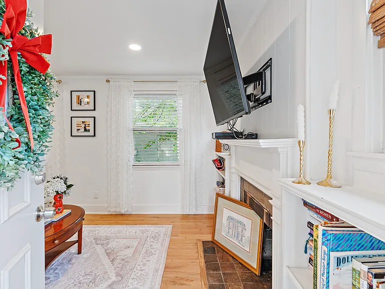 238 Thuss Ave #1 — Photo 3