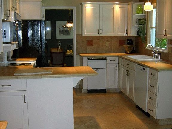 Bright Spacious Kitchen