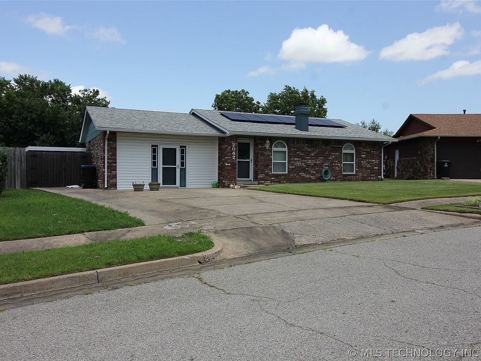 1st image of 2042 W Toledo St