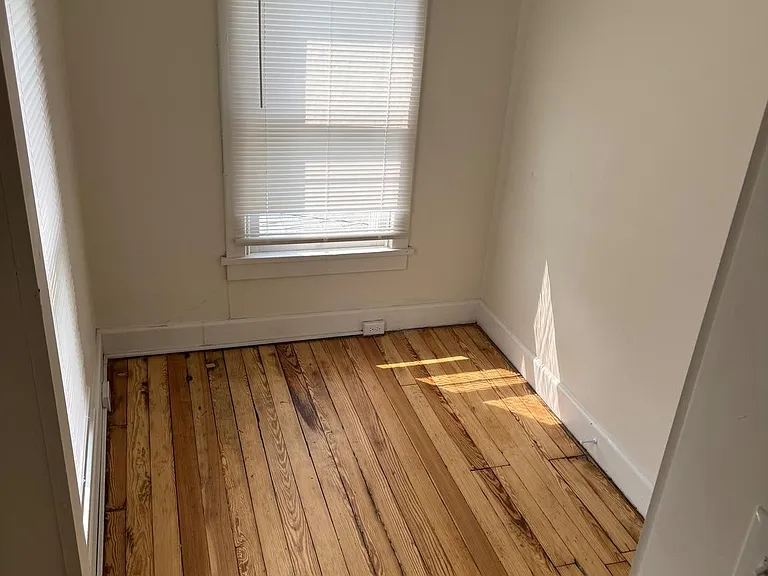 302 E Market St #3 — Photo 10