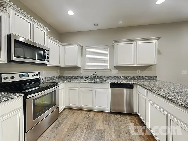 1031 Solomon Ln — Photo 5