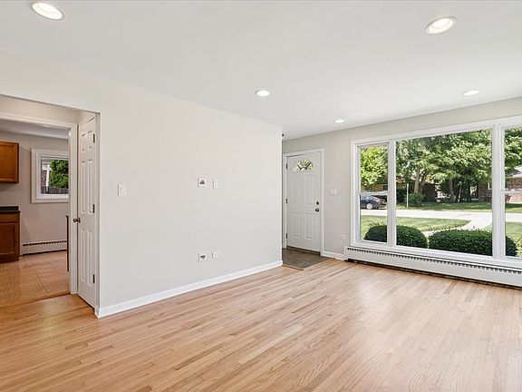 5th image of 837 Lange St