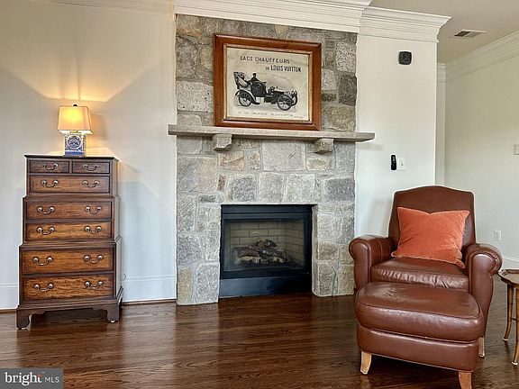 3rd image of 1716 Potomac Greens Dr