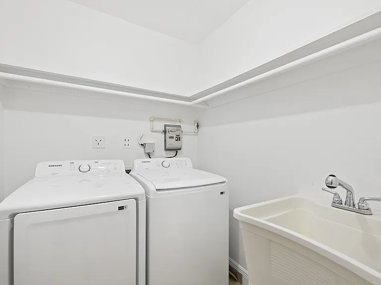 1209 NE 18th Ave — Photo 15