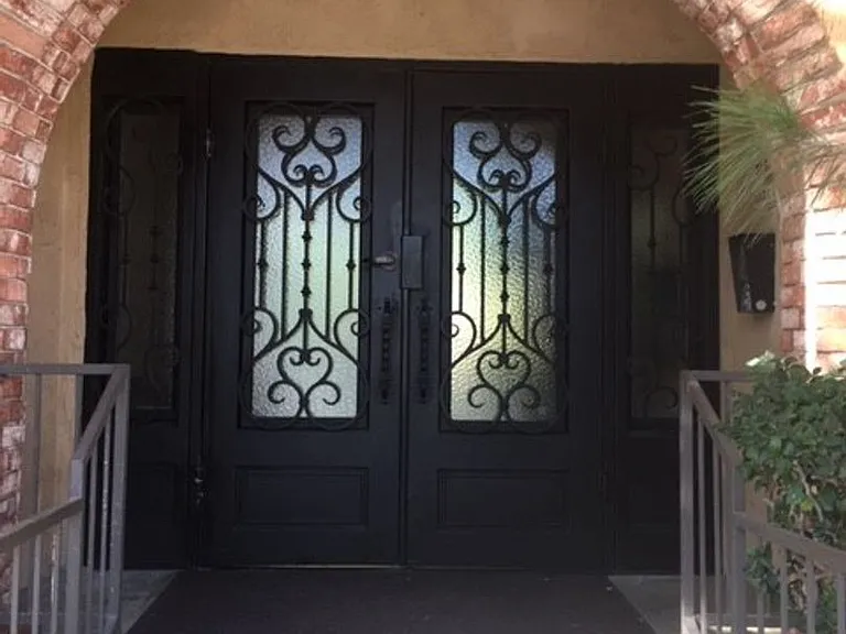 27 Westminster Ave — Photo 12