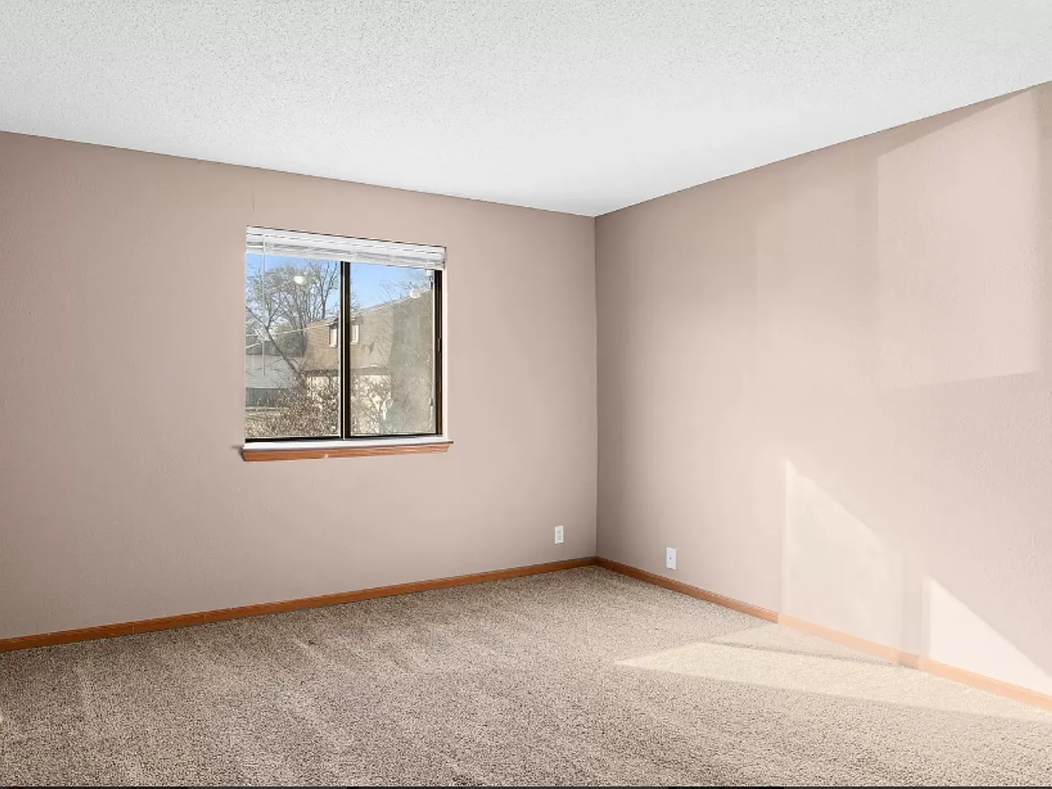 2Bd, 1.5B, Leavenworth KS — Photo 2