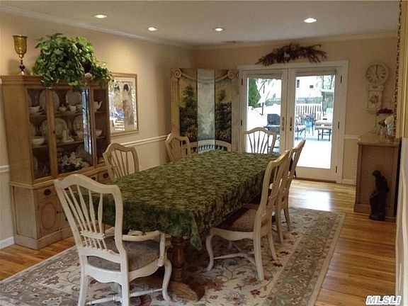 5th image of 7 Leslie Ln