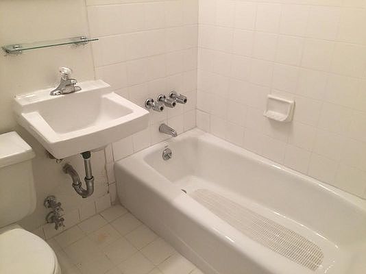4th image of 210 E 90th St APT 3A