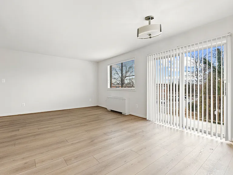 International Apartments — Photo 9