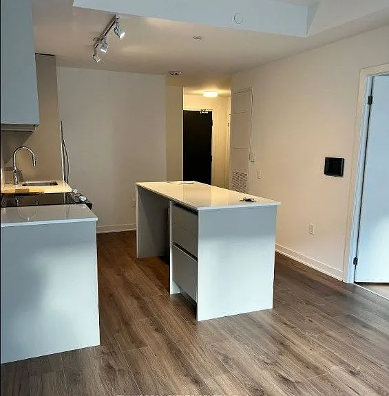 395 Dundas St W #619 — Photo 15