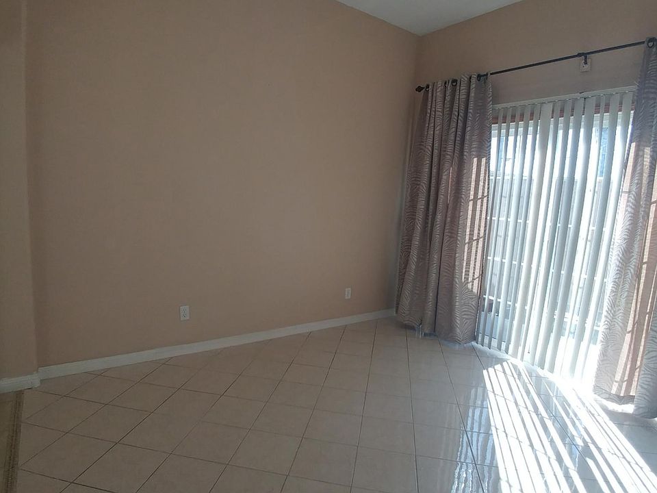 1st image of 1077 Longfellow Ave