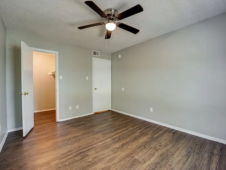 Ramsey Square Apartments — Photo 16