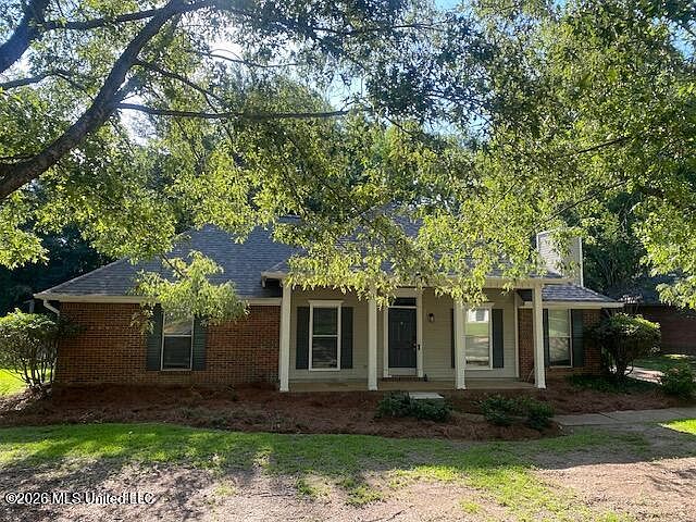 1st image of 557 Spring Hill Dr