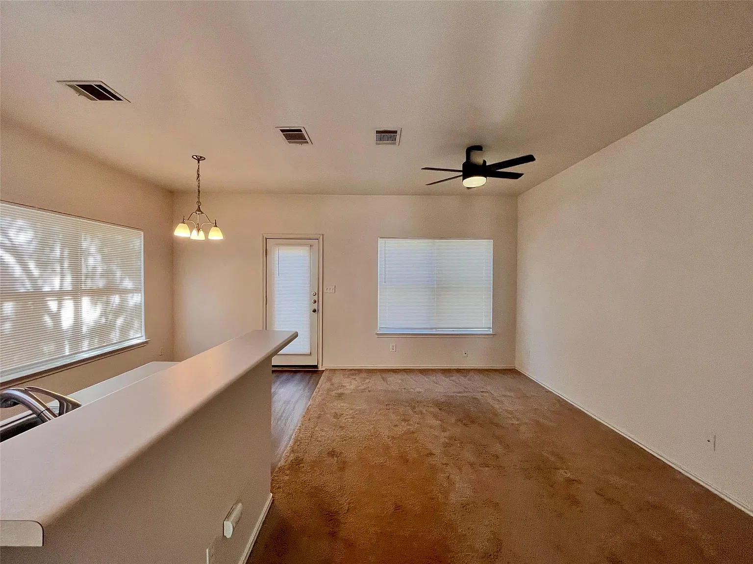 3 bed, 2.5 bath, 1212 sqft, $1,550 — Photo 2