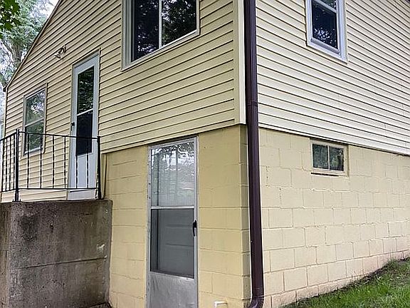 4th image of 3531 Dupont St