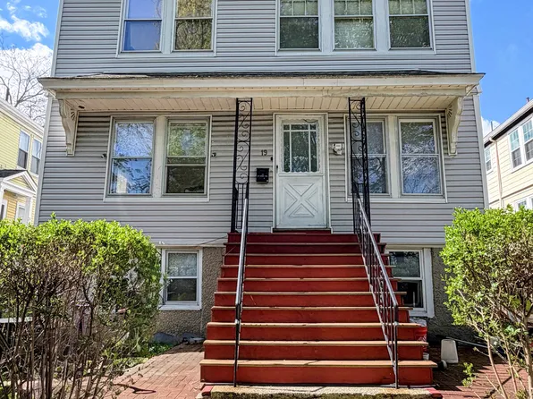 19 Saint James Ter Unit 19, Newton, MA 02458