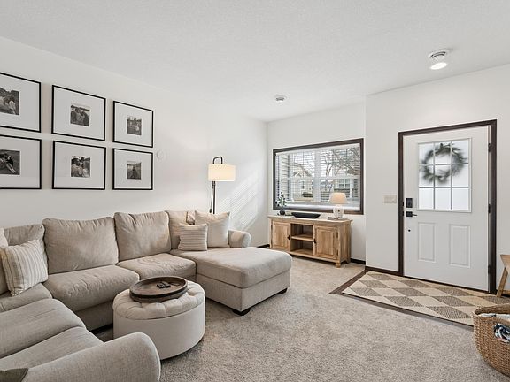 5th image of 2574 Vierling Dr E