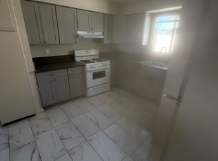 1512 Flower St APT G, Bakersfield, CA 93305