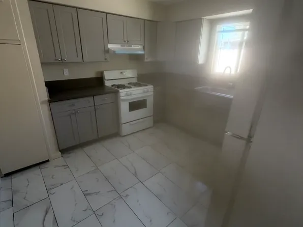 1512 Flower St APT G, Bakersfield, CA 93305