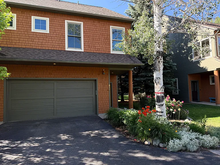 614 Evans Ct — Photo 1