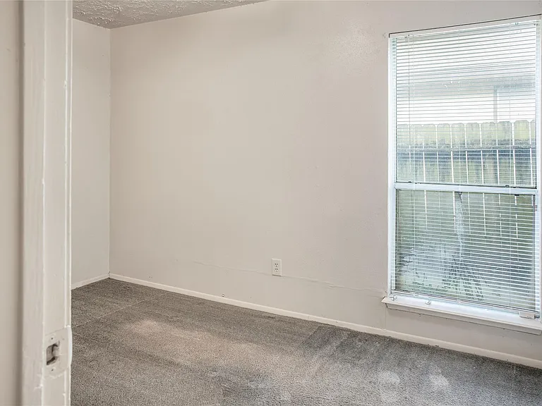 10025 Rosbrook Dr — Photo 12