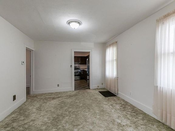4th image of 326 Wainwright Ave